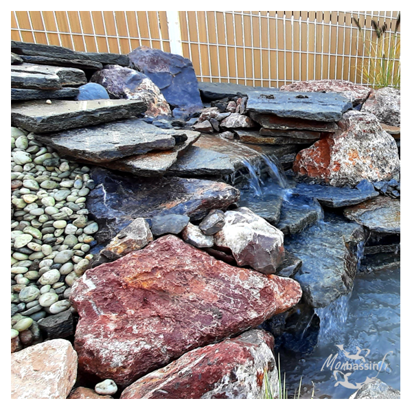 cascade avec pierres plates yéti