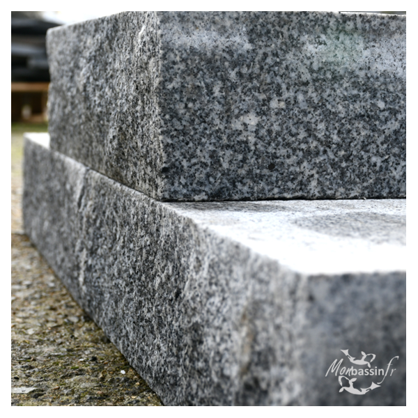 zoom pierre granit sciée sur bassin