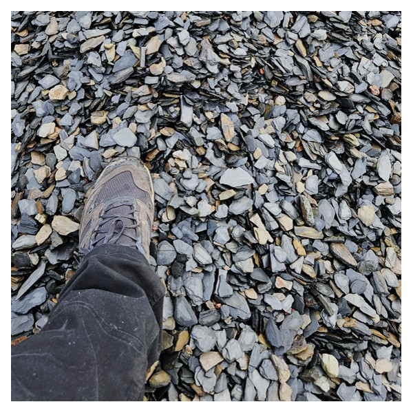 Ardoise Pilée Tigrée 10/40 mm - Paillage Décoratif | MonBassin.fr