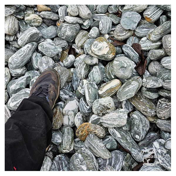 Galets Anatolia 60/100 mm - Gros Galets Veinés | MonBassin.fr