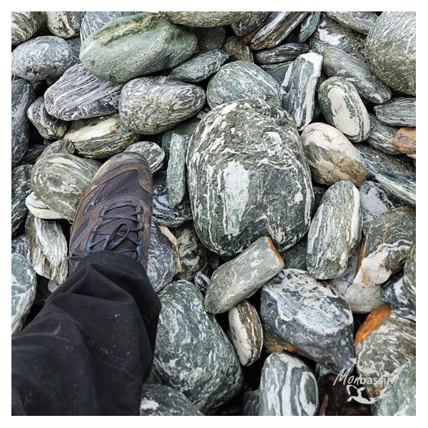 Galet Anatolia 100/300 mm – Gros Galets Veinés | MonBassin.fr