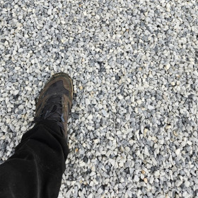 Gravier Baltic 8/16 mm étalé comparaison taille pied calibre MonBassin