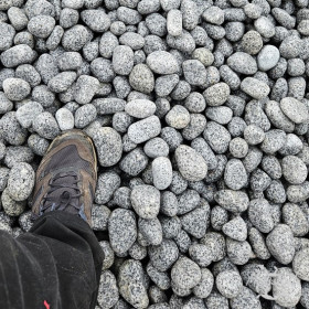 Galet Pepper 30/60 mm – Basalte Poivre & Sel | MonBassin.fr