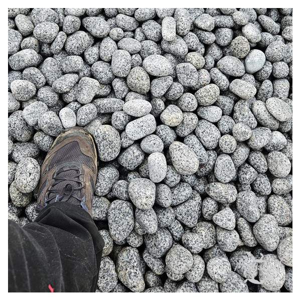 Galet Pepper 30/60 mm – Basalte Poivre & Sel | MonBassin.fr