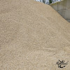 Gravier Versailles calcaire 6/10 mm vue stock en vrac teinte beige dorée MonBassin