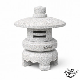Lanterne japonaise Sakura 40 cm granit massif pied festonné vue détourée MonBassin