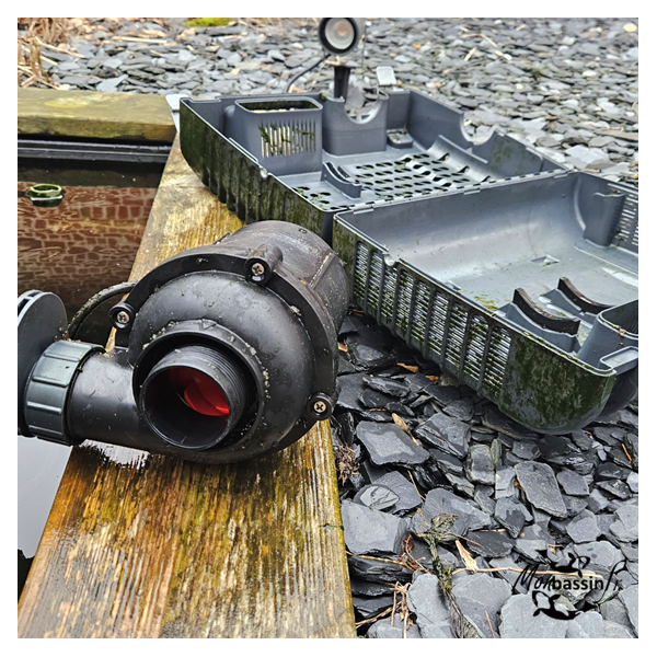 Pompe AquaForce 12000 — fonctionnelle — bon état d'usage