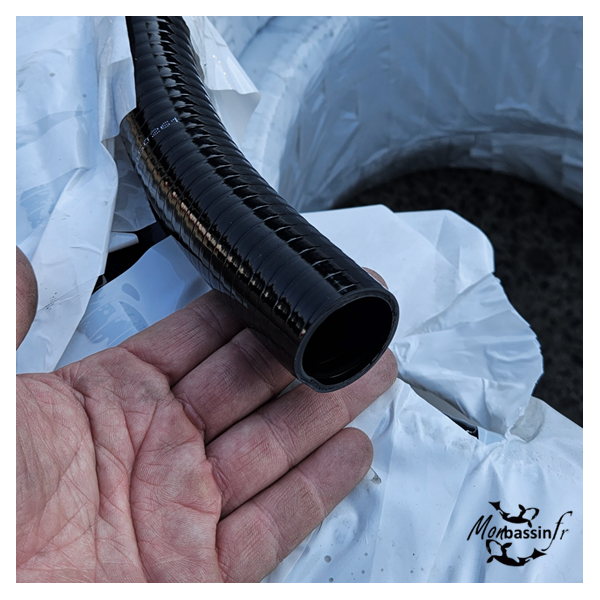 Tuyau souple renforcé 32 mm noir | Fabriqué en France | MonBassin.fr