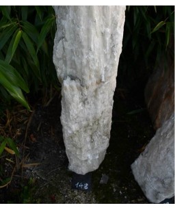 poids beau menhir belle pierre decorative blanche quartz exterieur