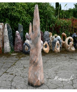 vue ensemble Menhir Lisse en Marbre