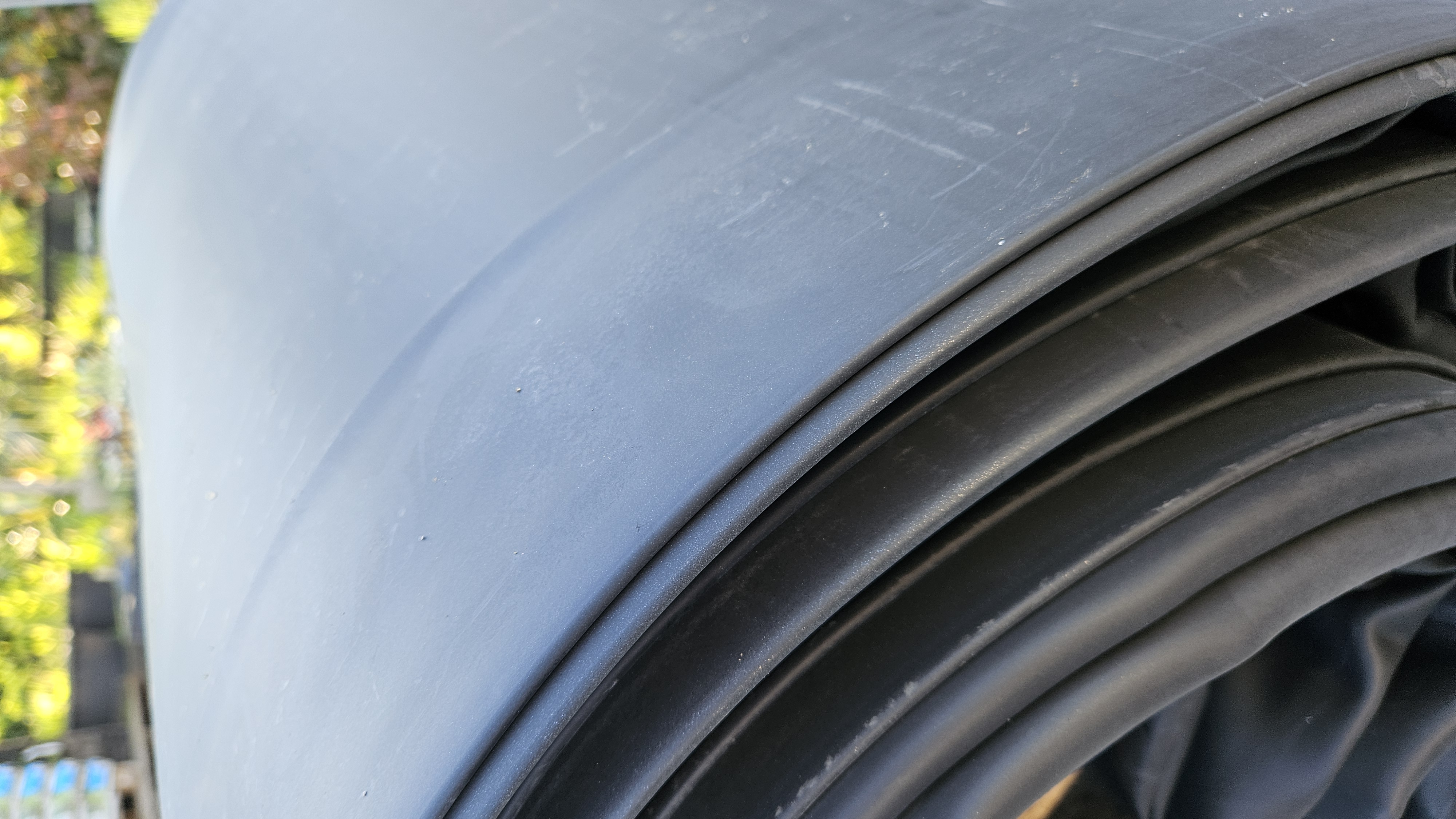 Pose d'une bâche EPDM sur feutrine lors de la rénovation d'un bassin
