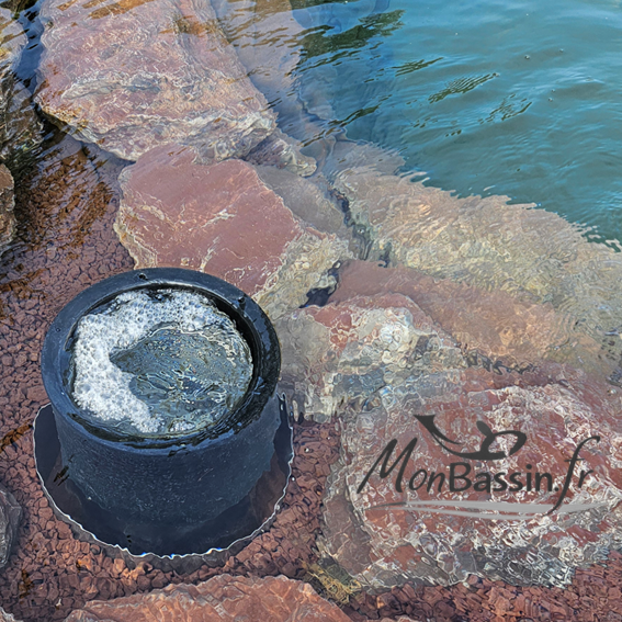 skimmer bassin avec eau