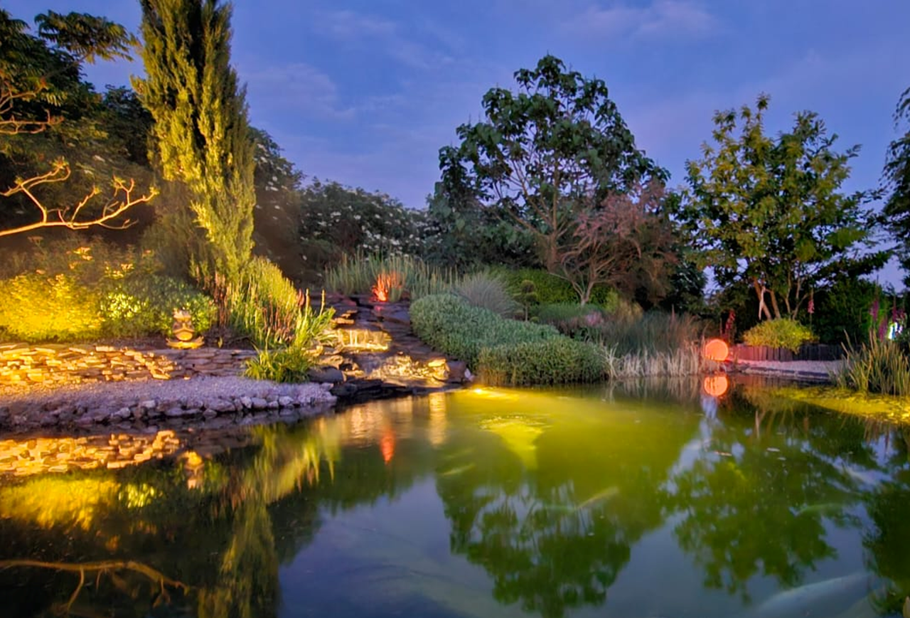 Éclairage bassin  Sublimez vos soirées au jardin